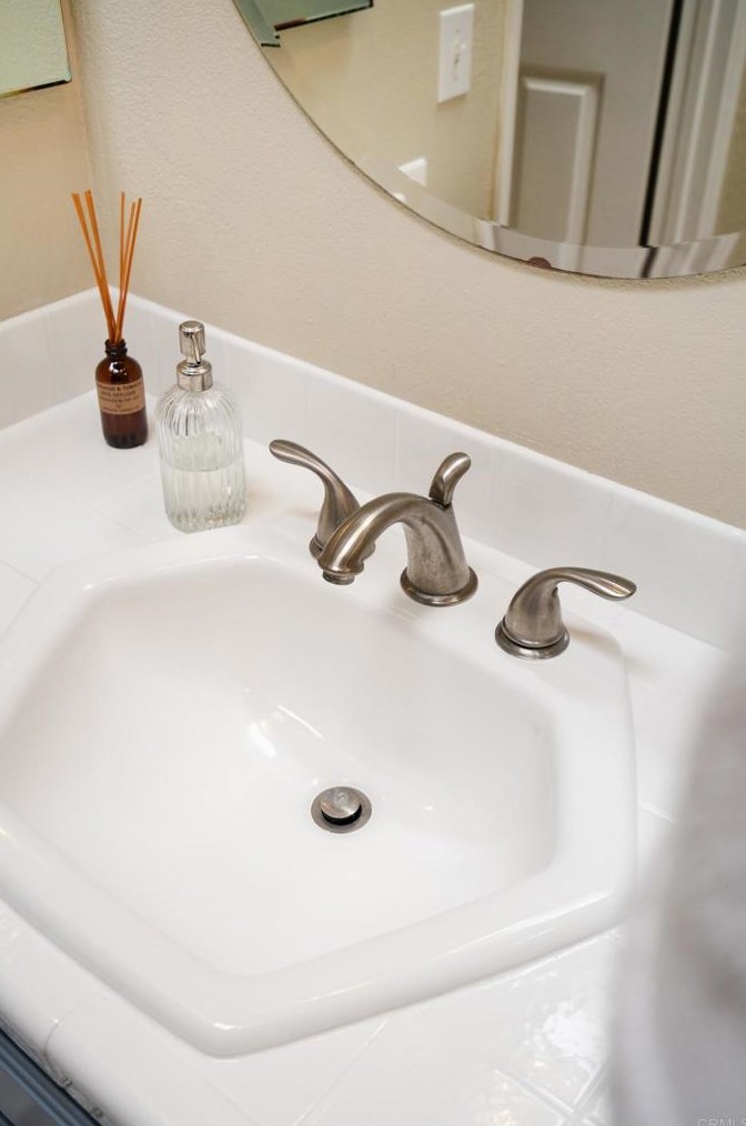 363 Rosecrans St, San Diego CA  92106-3527 exterior