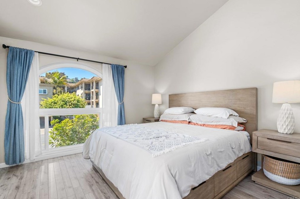 363 Rosecrans St, San Diego CA  92106-3527 exterior