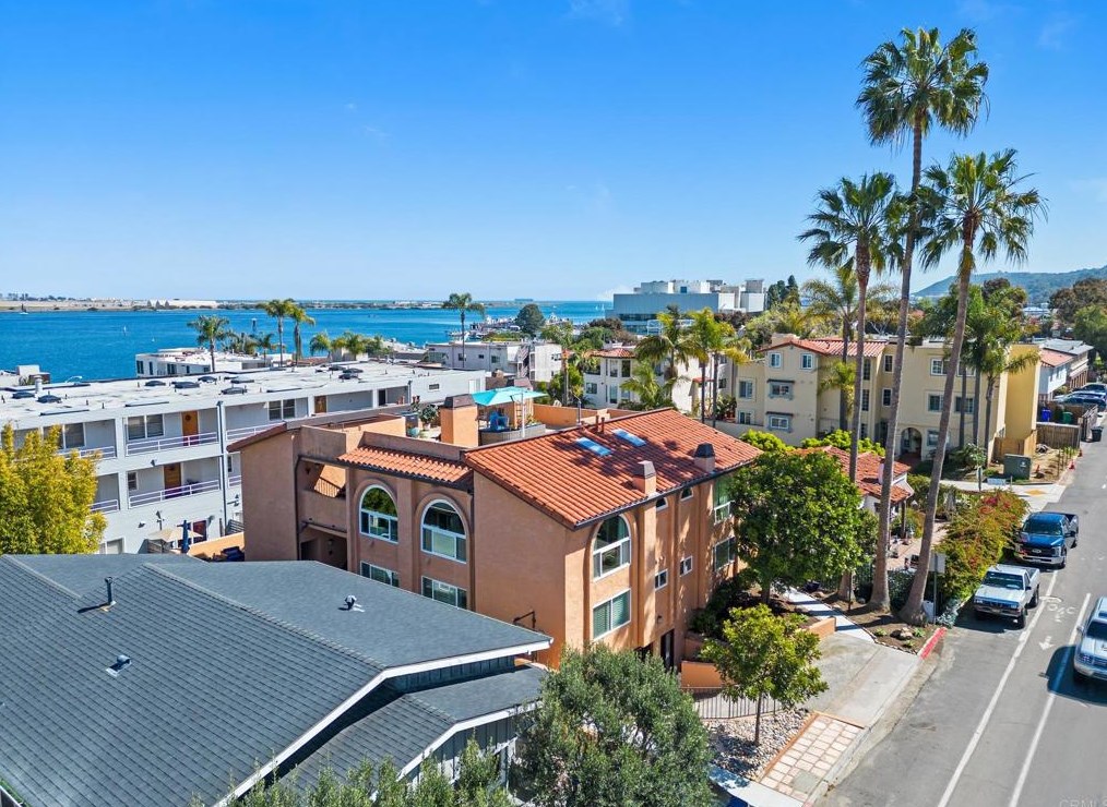 363 Rosecrans St, San Diego CA  92106-3527 exterior