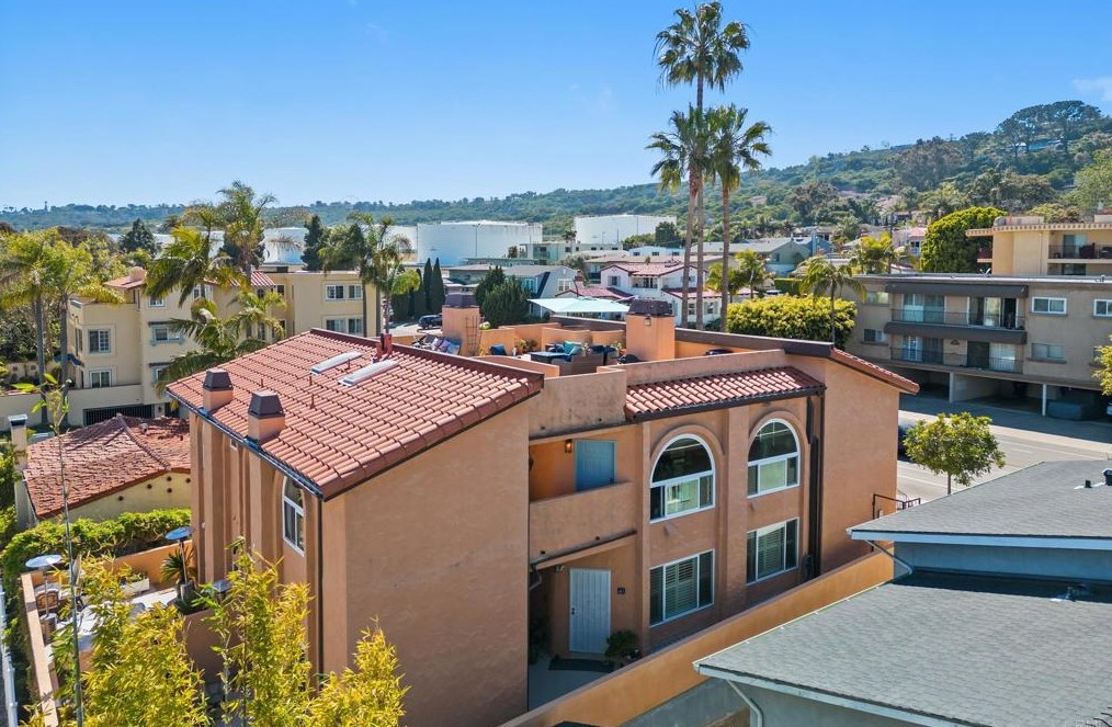 363 Rosecrans St, San Diego CA  92106-3527 exterior