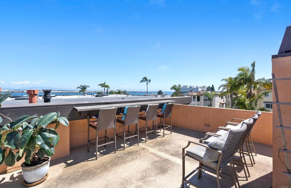 363 Rosecrans St, San Diego CA  92106-3527 exterior