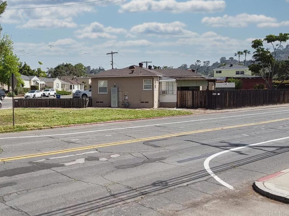 8811 Madison Ave, La Mesa CA  91941-5125 exterior