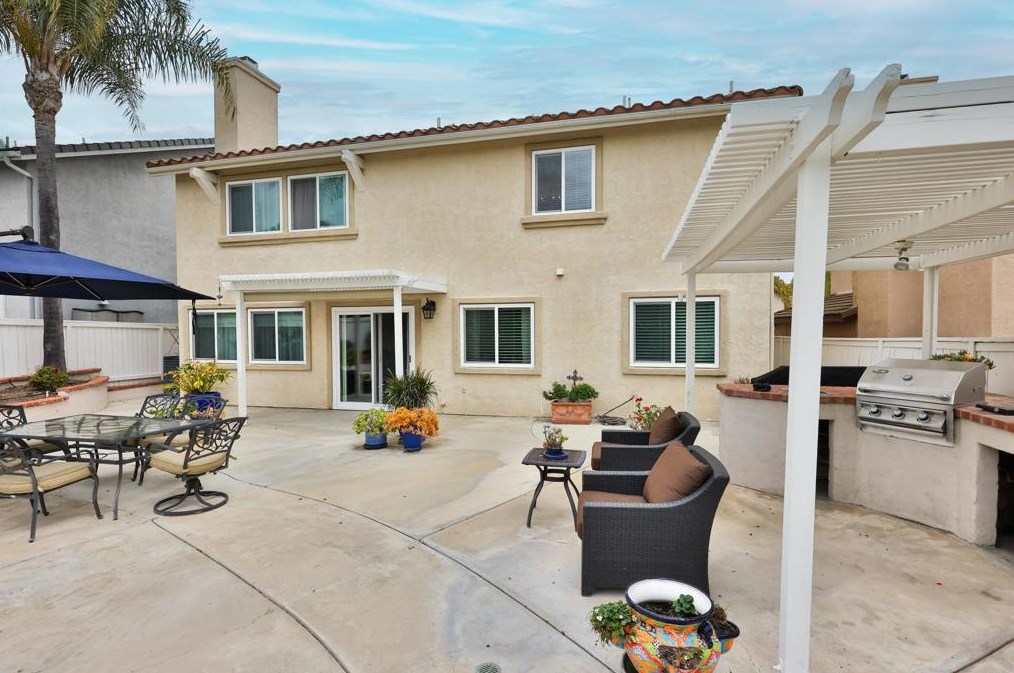 1252 Indian Creek Dr, Chula Vista CA  91915-2258 exterior