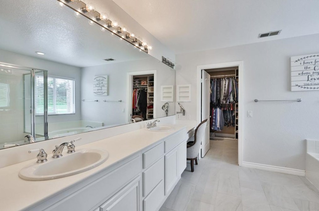 1252 Indian Creek Dr, Chula Vista CA  91915-2258 exterior