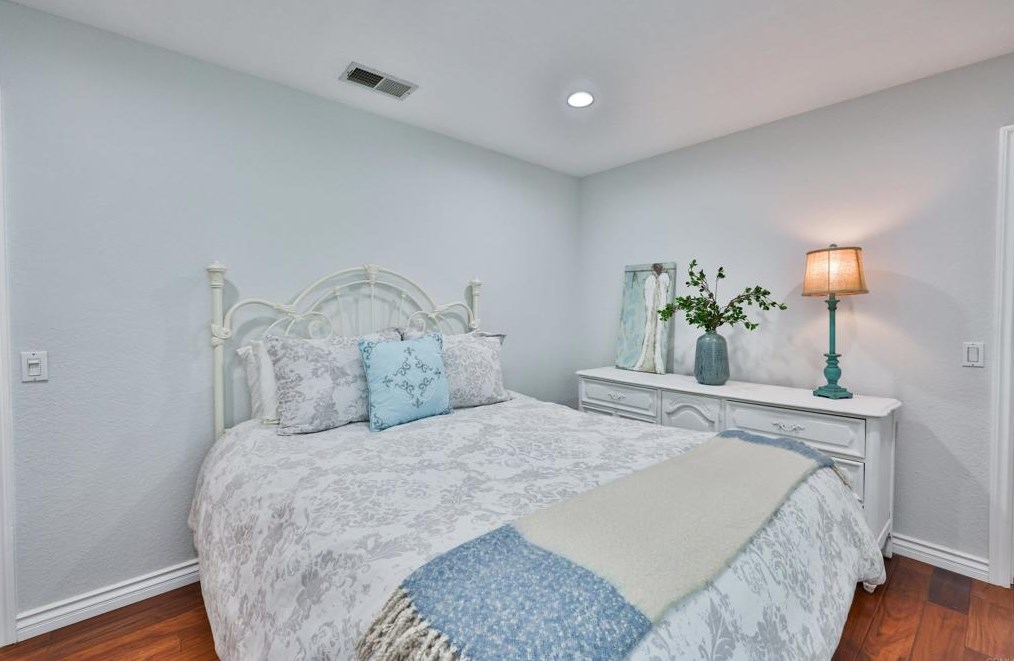 1252 Indian Creek Dr, Chula Vista CA  91915-2258 exterior