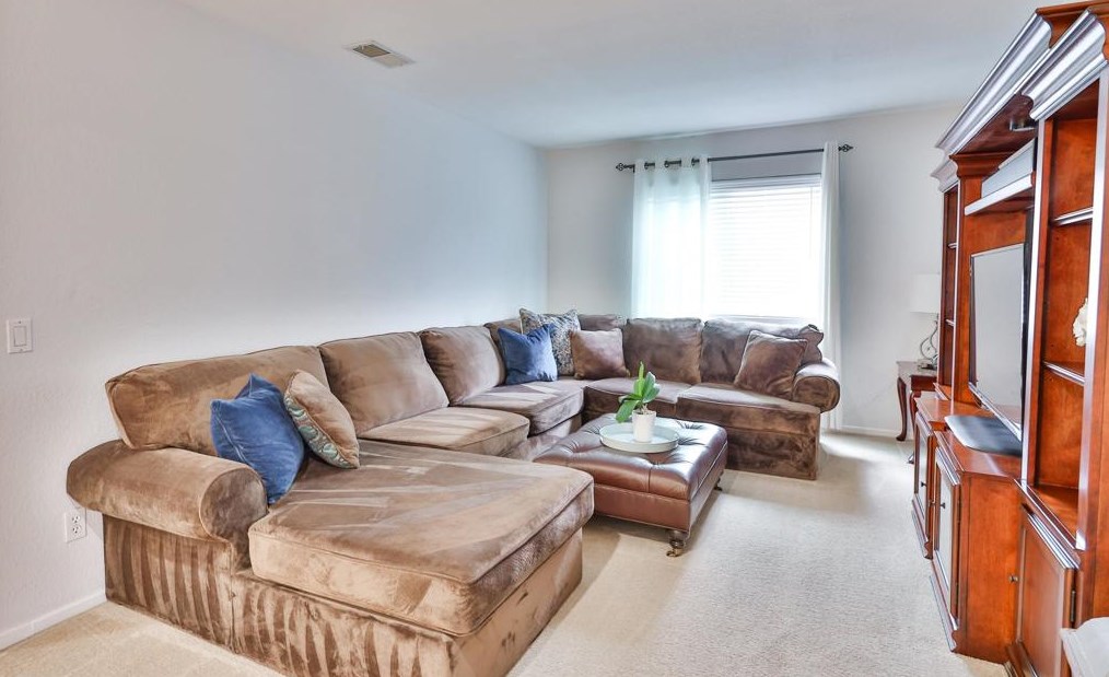 1252 Indian Creek Dr, Chula Vista CA  91915-2258 exterior