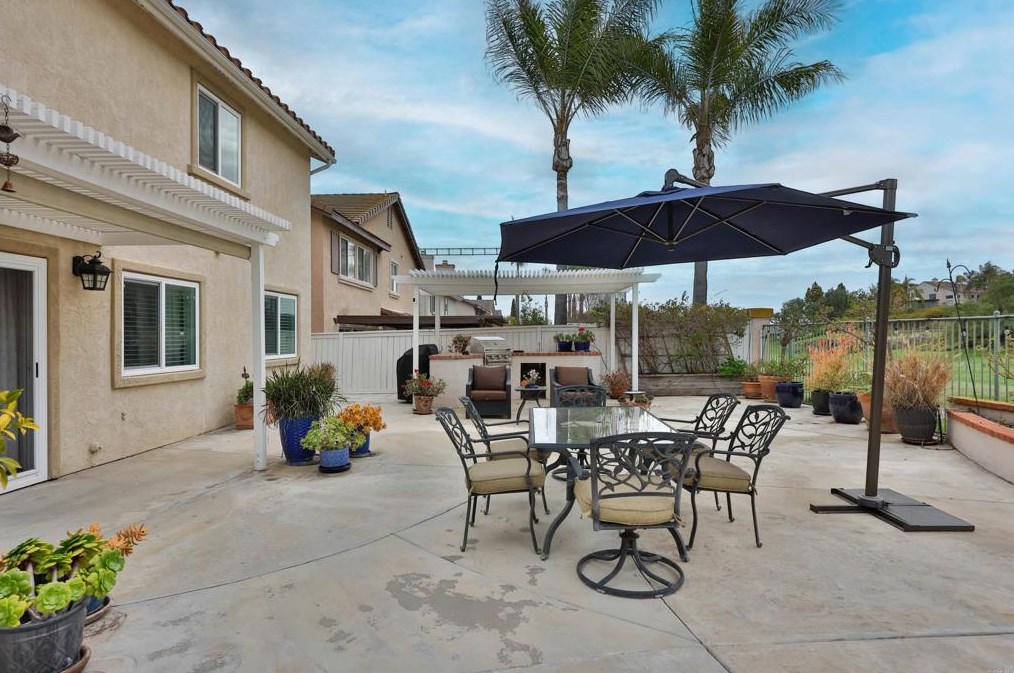 1252 Indian Creek Dr, Chula Vista CA  91915-2258 exterior
