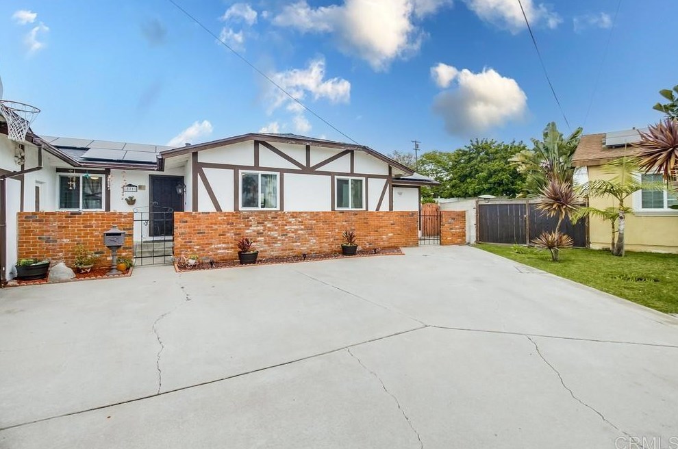 821 Date Ave, Chula Vista CA  91911-1111 exterior