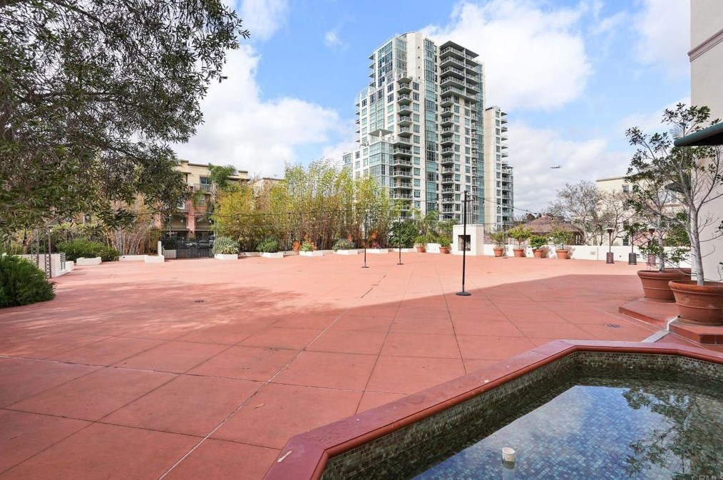 702 Ash St, San Diego CA 92101-3228 exterior