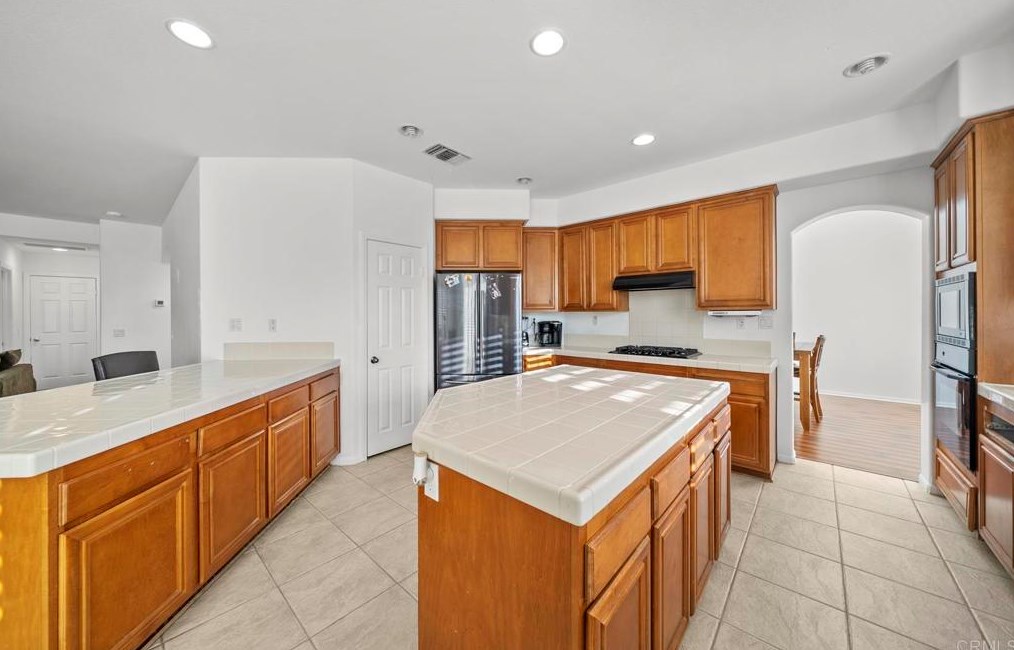 544 Rocking Horse Dr, Chula Vista CA  91914-4154 exterior