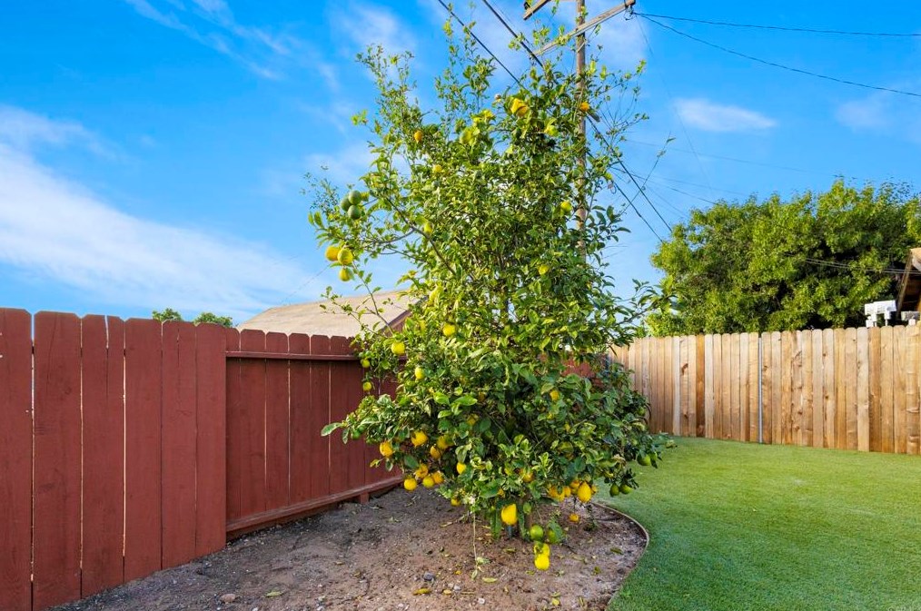 3654 Budd St, San Diego CA 92111-4334 exterior