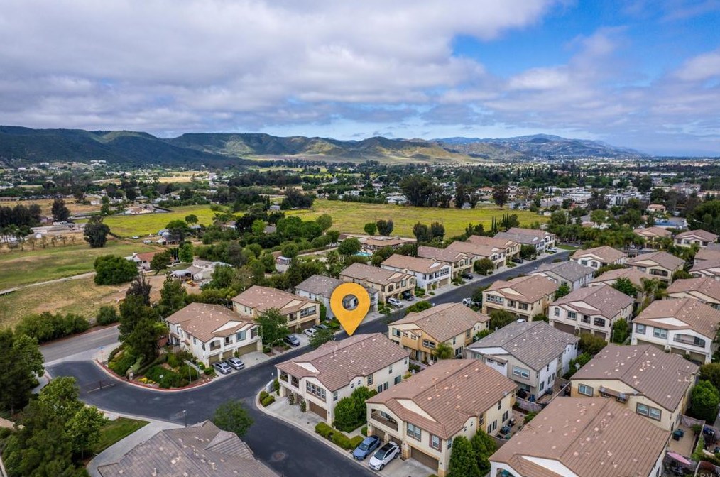 41716 Timberwood Ave, Murrieta CA  92562-7647 exterior