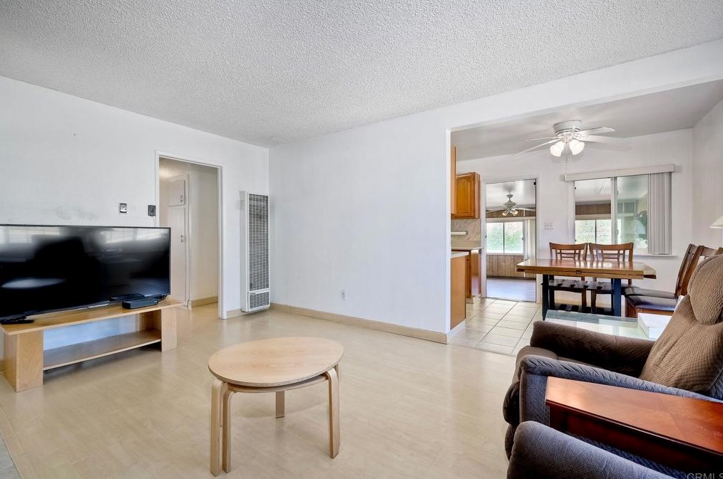 2902 Manos Dr, San Diego CA 92139-3720 exterior