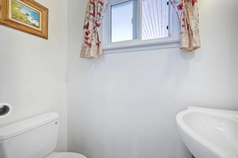 2902 Manos Dr, San Diego CA 92139-3720 exterior