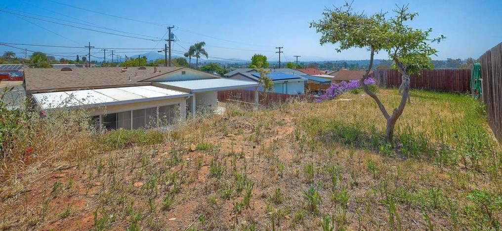 2902 Manos Dr, San Diego CA 92139-3720 exterior