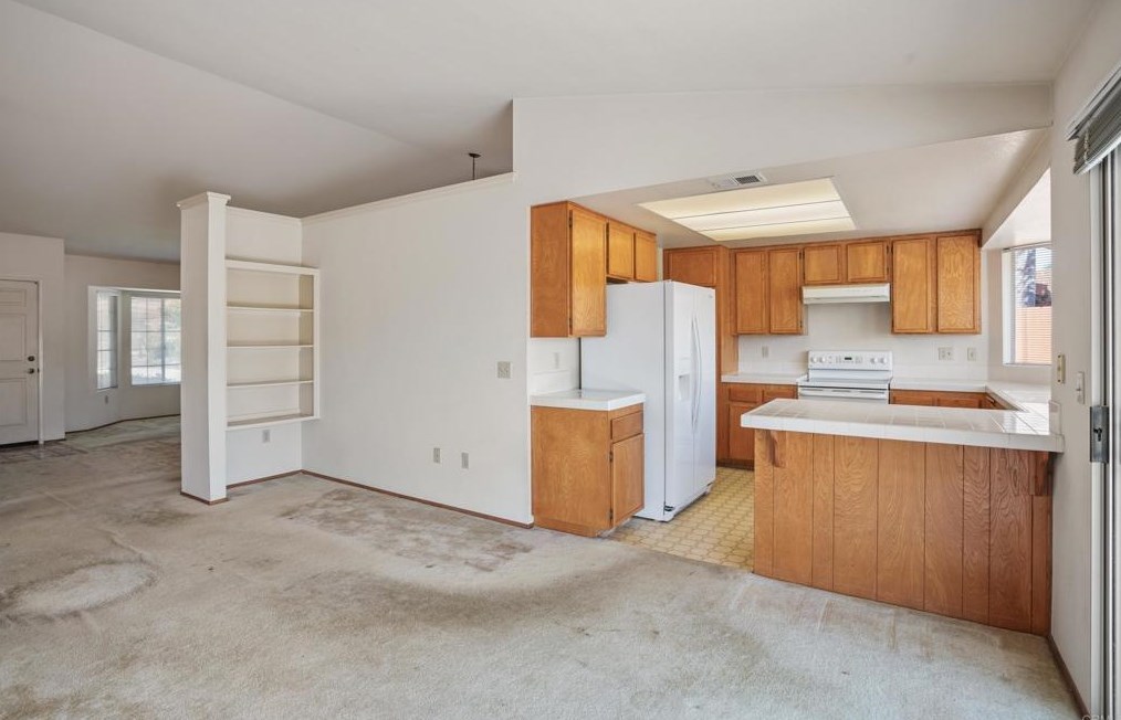 5237 Alamosa Park Dr, Oceanside CA  92057-6310 exterior