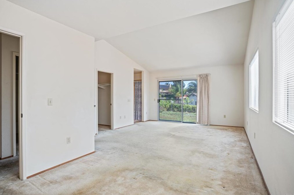 5237 Alamosa Park Dr, Oceanside CA  92057-6310 exterior