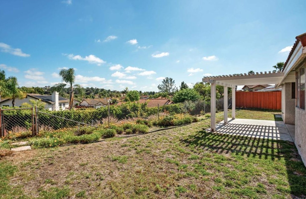 5237 Alamosa Park Dr, Oceanside CA  92057-6310 exterior