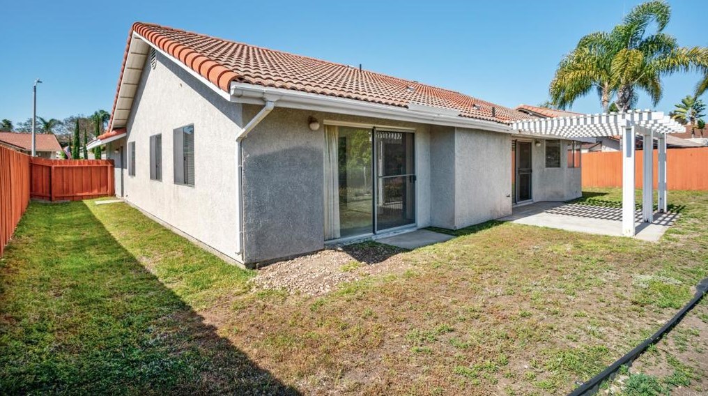 5237 Alamosa Park Dr, Oceanside CA  92057-6310 exterior