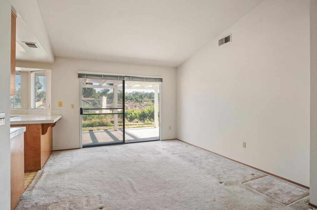 5237 Alamosa Park Dr, Oceanside CA  92057-6310 exterior