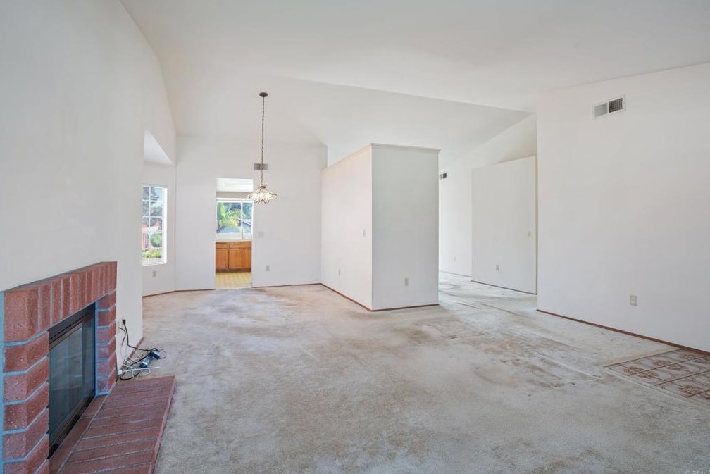 5237 Alamosa Park Dr, Oceanside CA  92057-6310 exterior