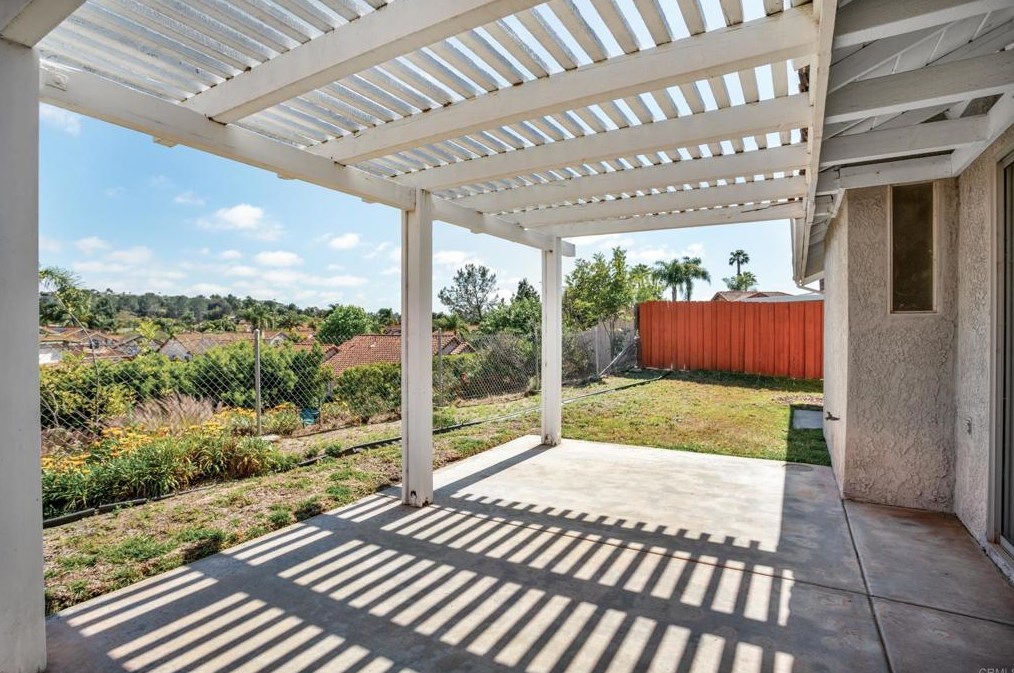 5237 Alamosa Park Dr, Oceanside CA  92057-6310 exterior