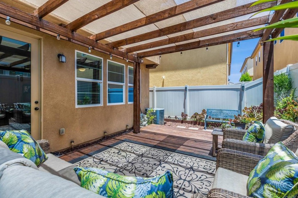 1527 Franceschi Dr, Chula Vista CA  91913-2516 exterior