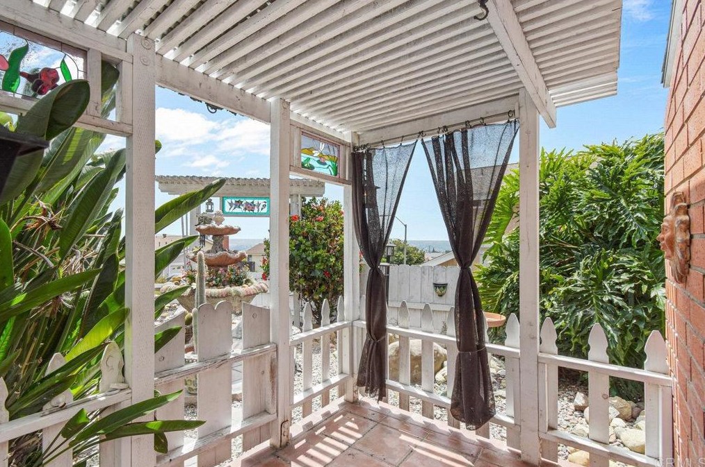 2150 Montcliff Rd, San Diego CA 92139-3916 exterior