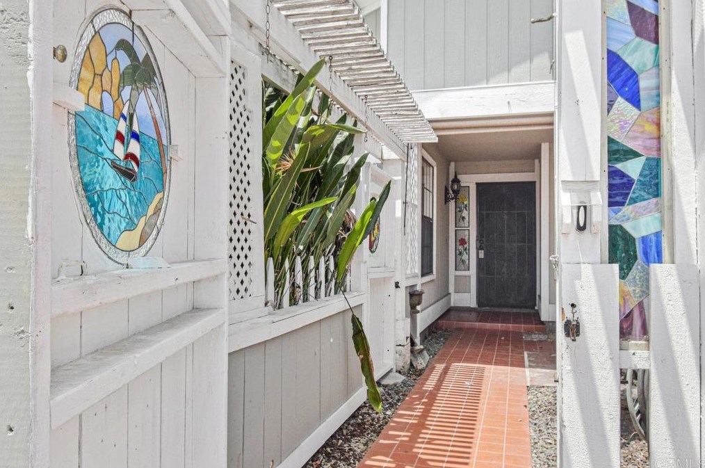 2150 Montcliff Rd, San Diego CA 92139-3916 exterior