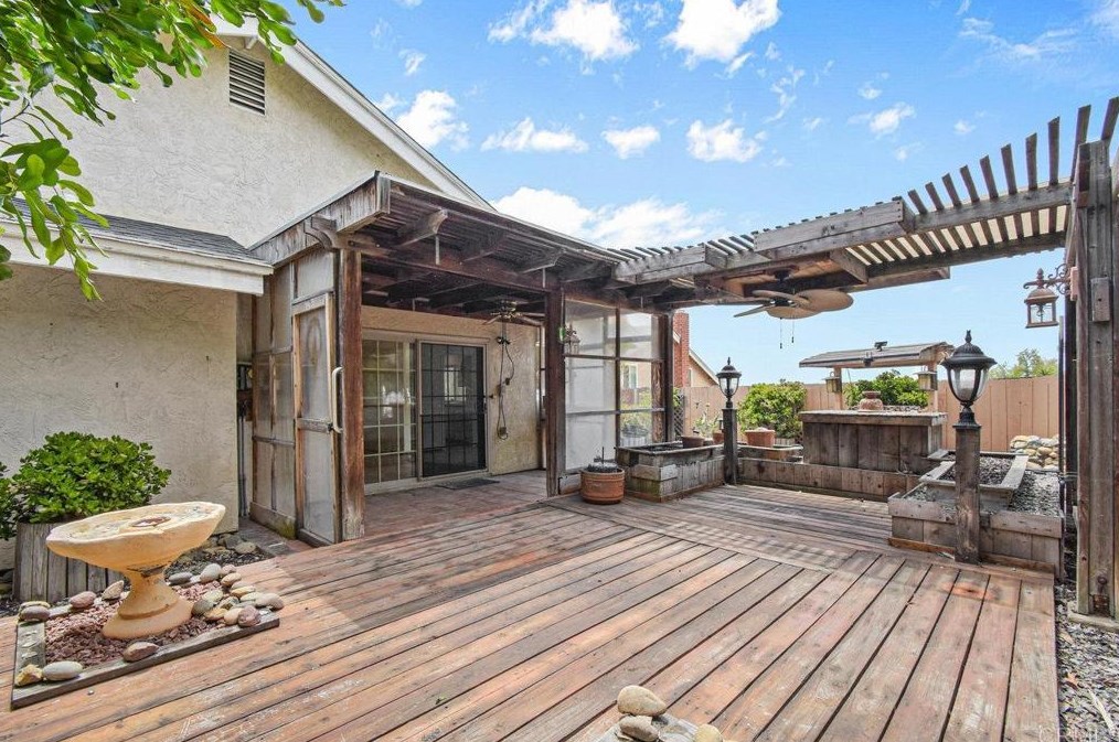 2150 Montcliff Rd, San Diego CA 92139-3916 exterior