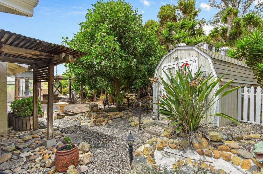 2150 Montcliff Rd, San Diego CA 92139-3916 exterior