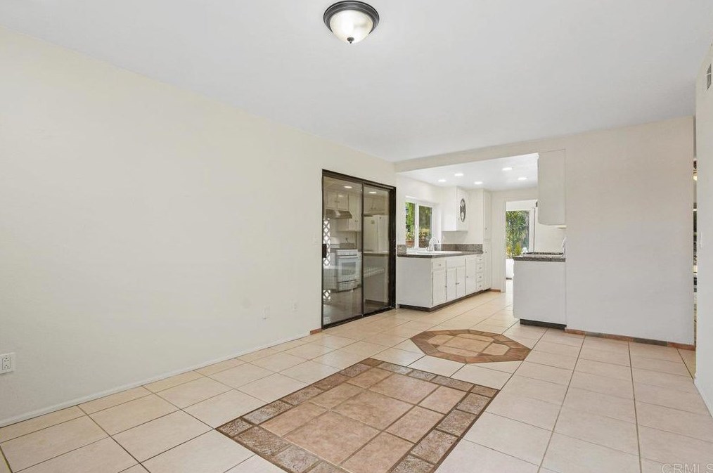 2150 Montcliff Rd, San Diego CA 92139-3916 exterior