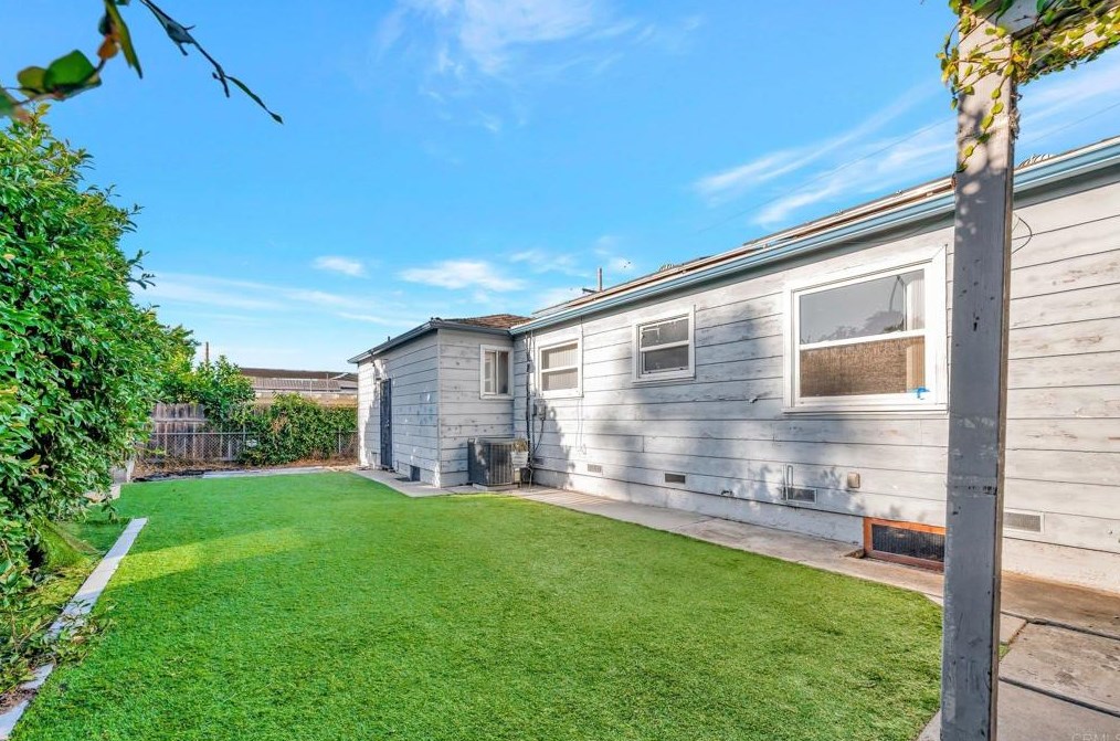 4966 68th St, San Diego CA  92115-1703 exterior