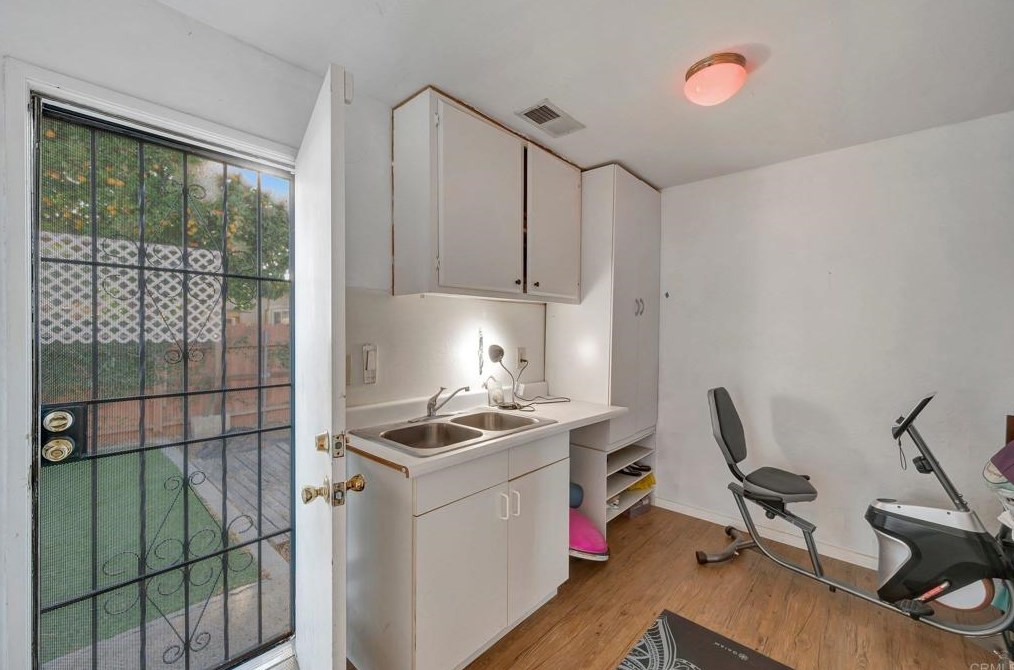 4966 68th St, San Diego CA  92115-1703 exterior