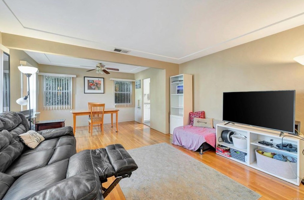 4966 68th St, San Diego CA  92115-1703 exterior