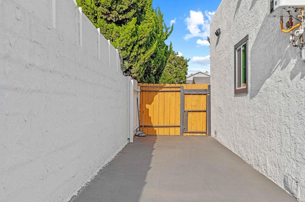 4542 Palm Ave, La Mesa CA  91941-5586 exterior