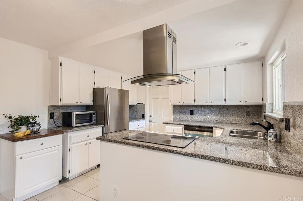 1858 Canyon Heights Rd, Fallbrook CA  92028-9784 exterior