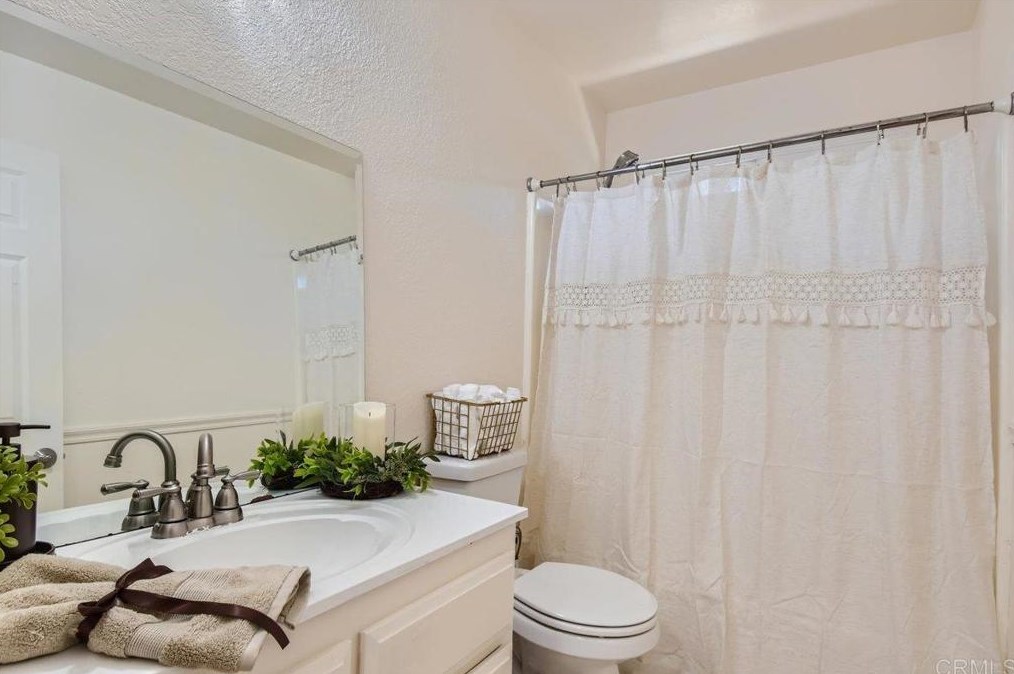 1858 Canyon Heights Rd, Fallbrook CA  92028-9784 exterior