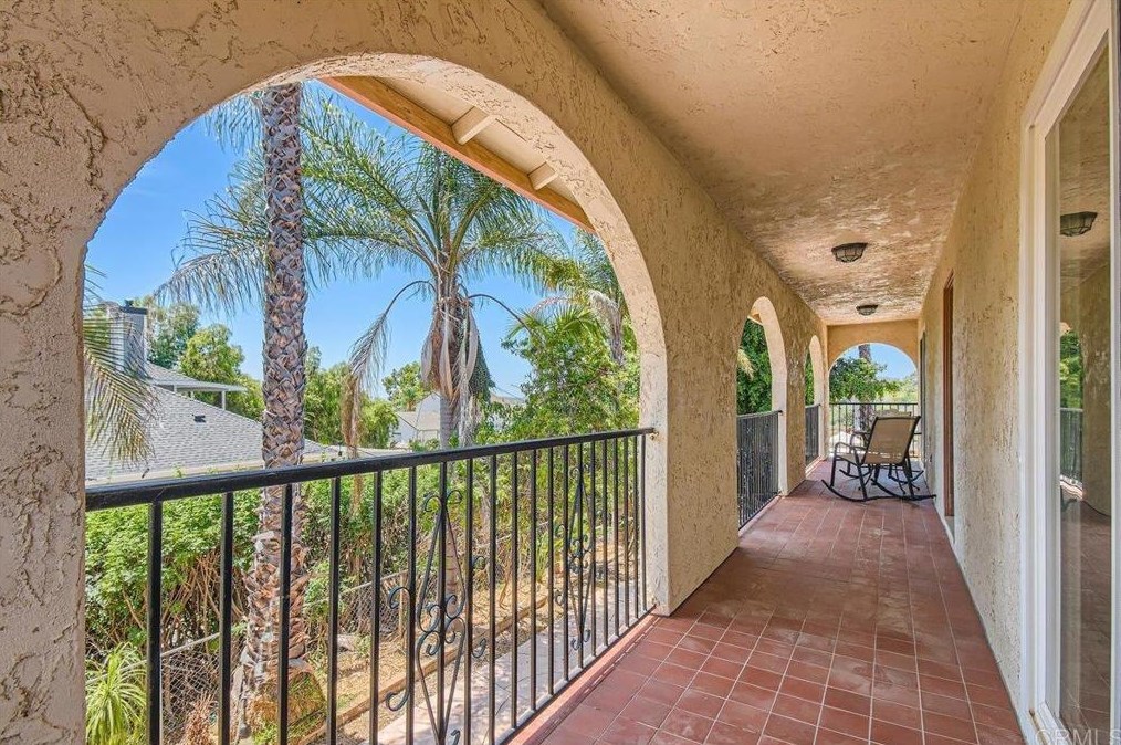 1858 Canyon Heights Rd, Fallbrook CA  92028-9784 exterior