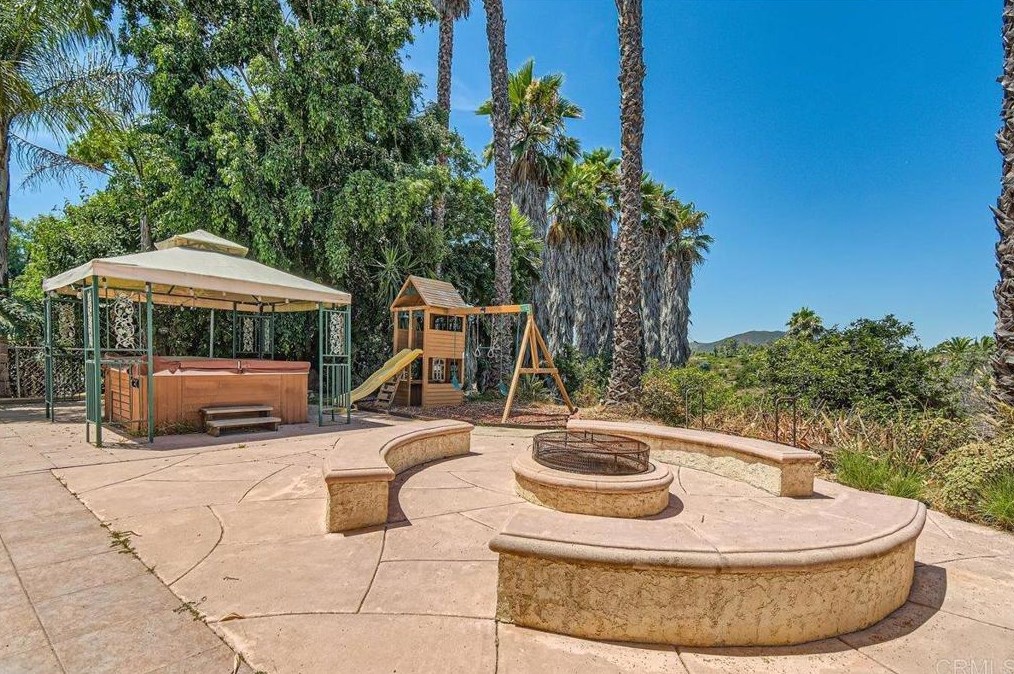 1858 Canyon Heights Rd, Fallbrook CA  92028-9784 exterior