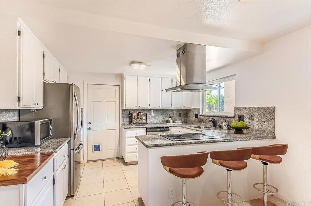 1858 Canyon Heights Rd, Fallbrook CA  92028-9784 exterior