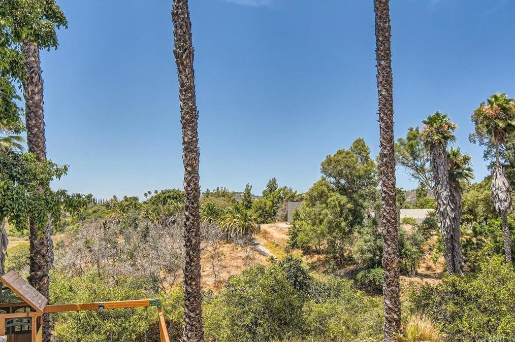 1858 Canyon Heights Rd, Fallbrook CA  92028-9784 exterior