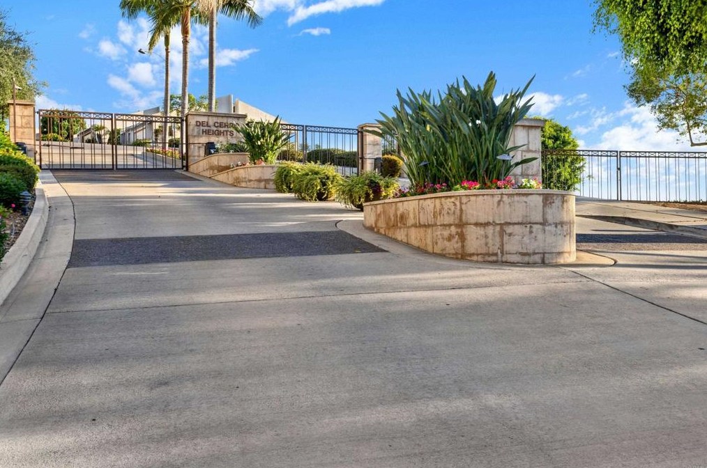 6150 Caminito Sacate, San Diego CA 92120-3155 exterior