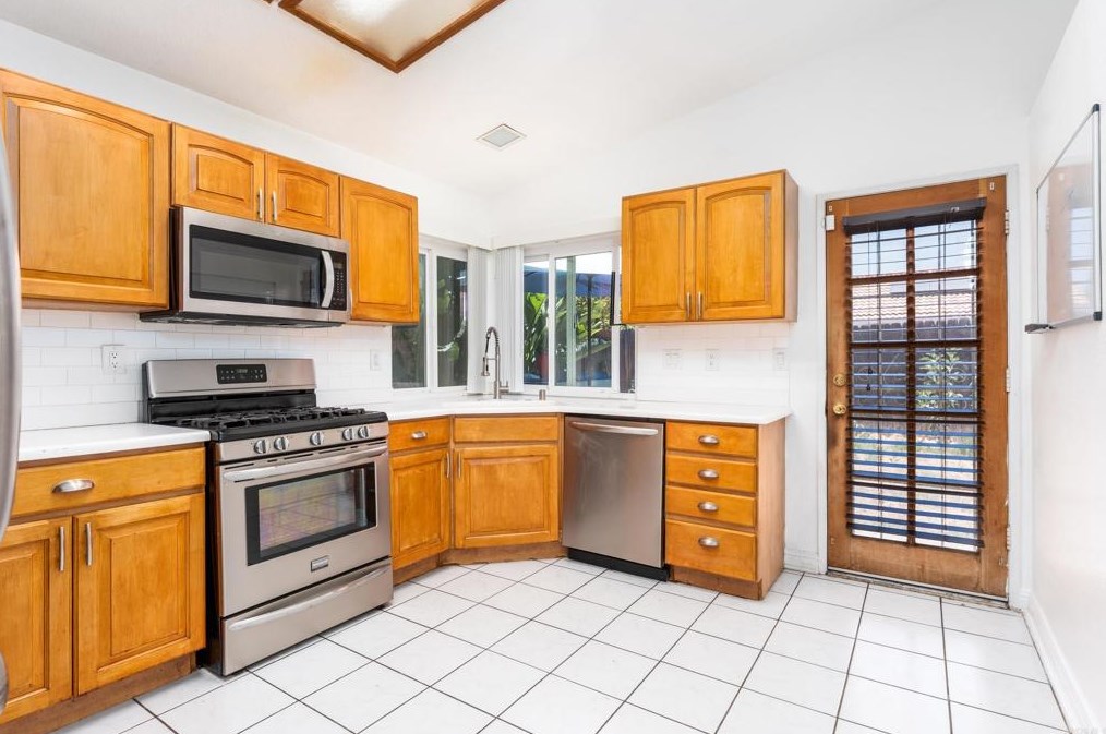 14155 Montego Bay Dr, Moreno Valley CA 92553-2906 exterior