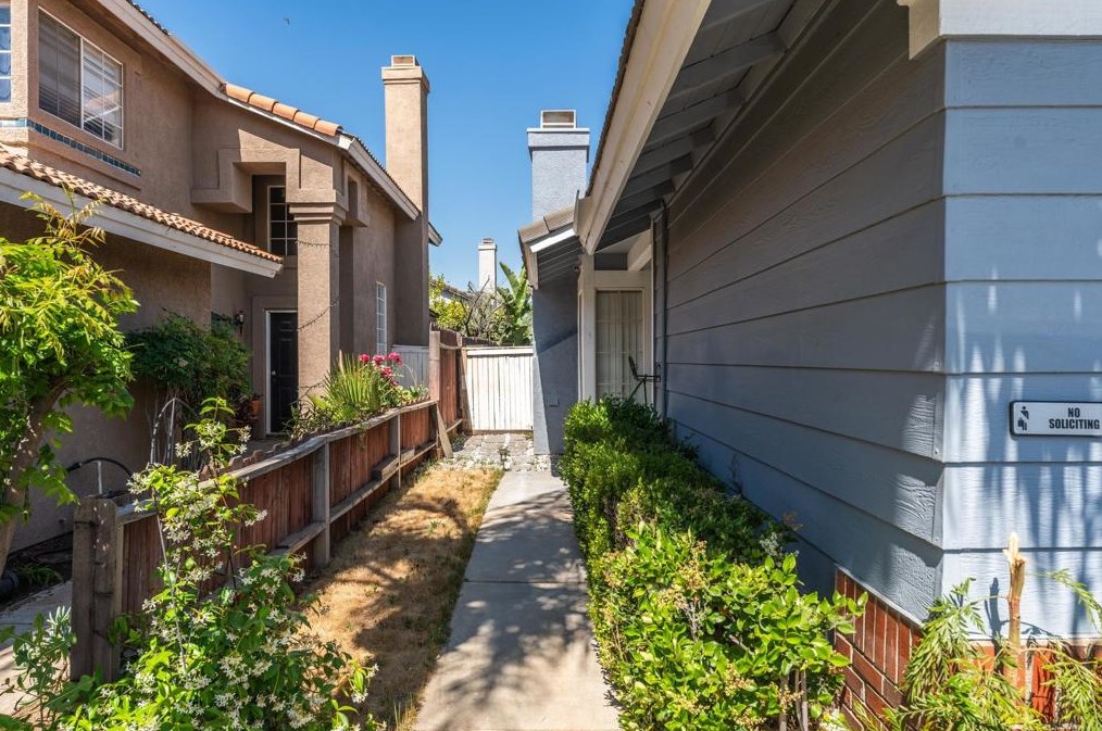 14155 Montego Bay Dr, Moreno Valley CA 92553-2906 exterior