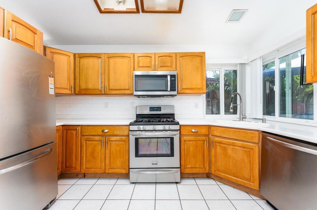 14155 Montego Bay Dr, Moreno Valley CA 92553-2906 exterior