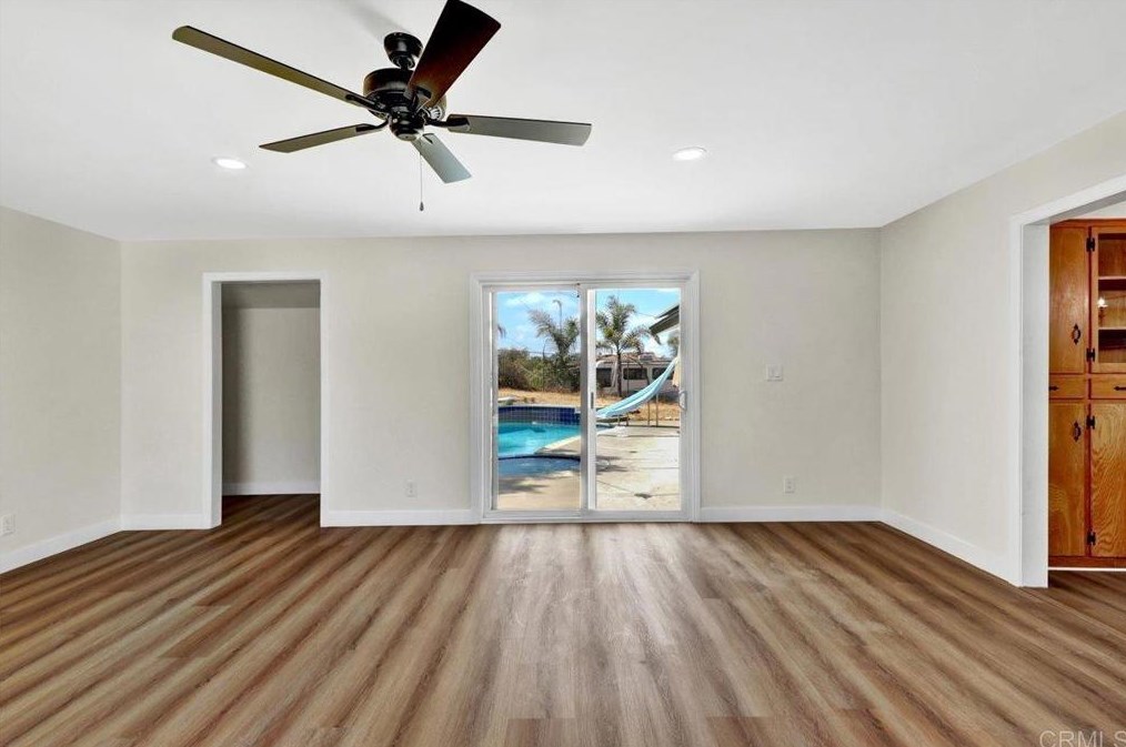 2446 Vista Way, Vista CA 92083-6228 exterior