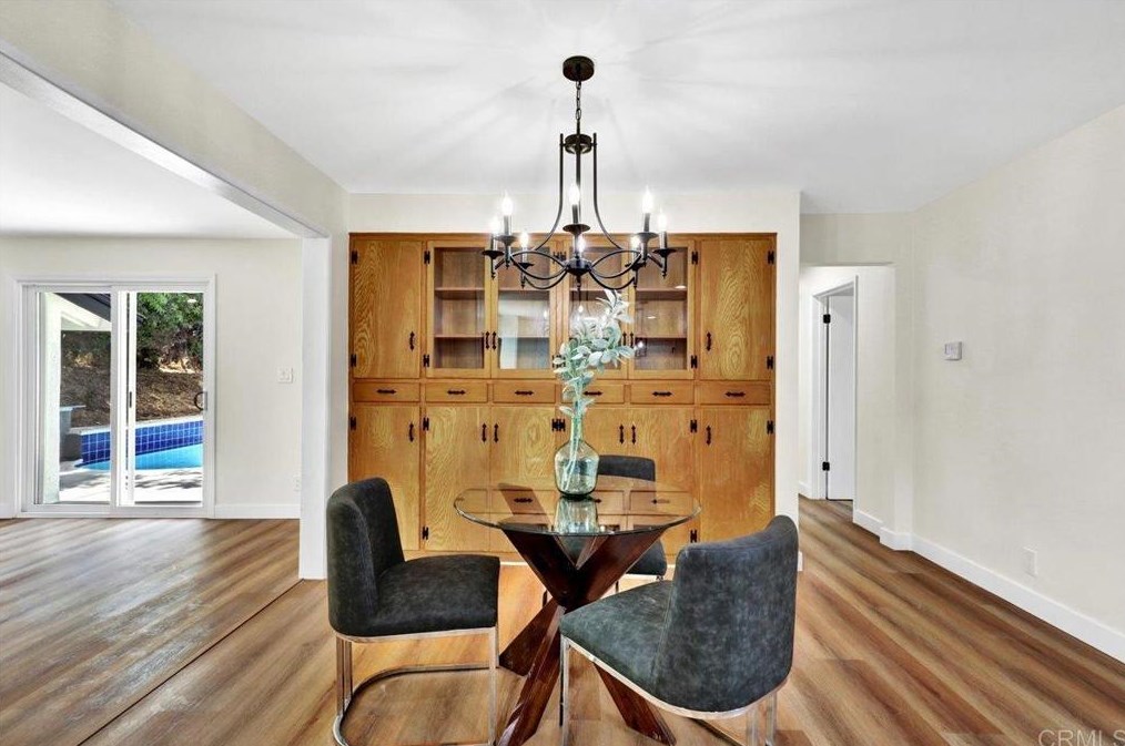 2446 Vista Way, Vista CA 92083-6228 exterior