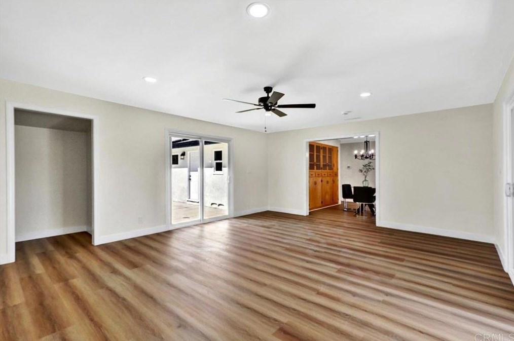 2446 Vista Way, Vista CA 92083-6228 exterior