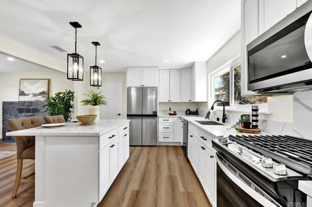 2446 Vista Way, Vista CA 92083-6228 exterior